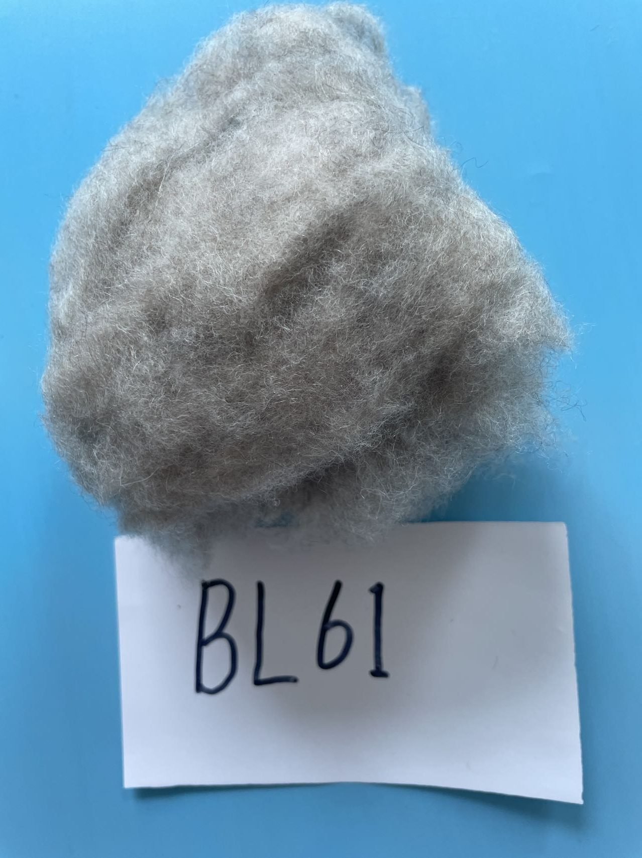 Combed Sheep Wool in Natural Gray Color – Premium Filling Material for Quilts - Image 2
